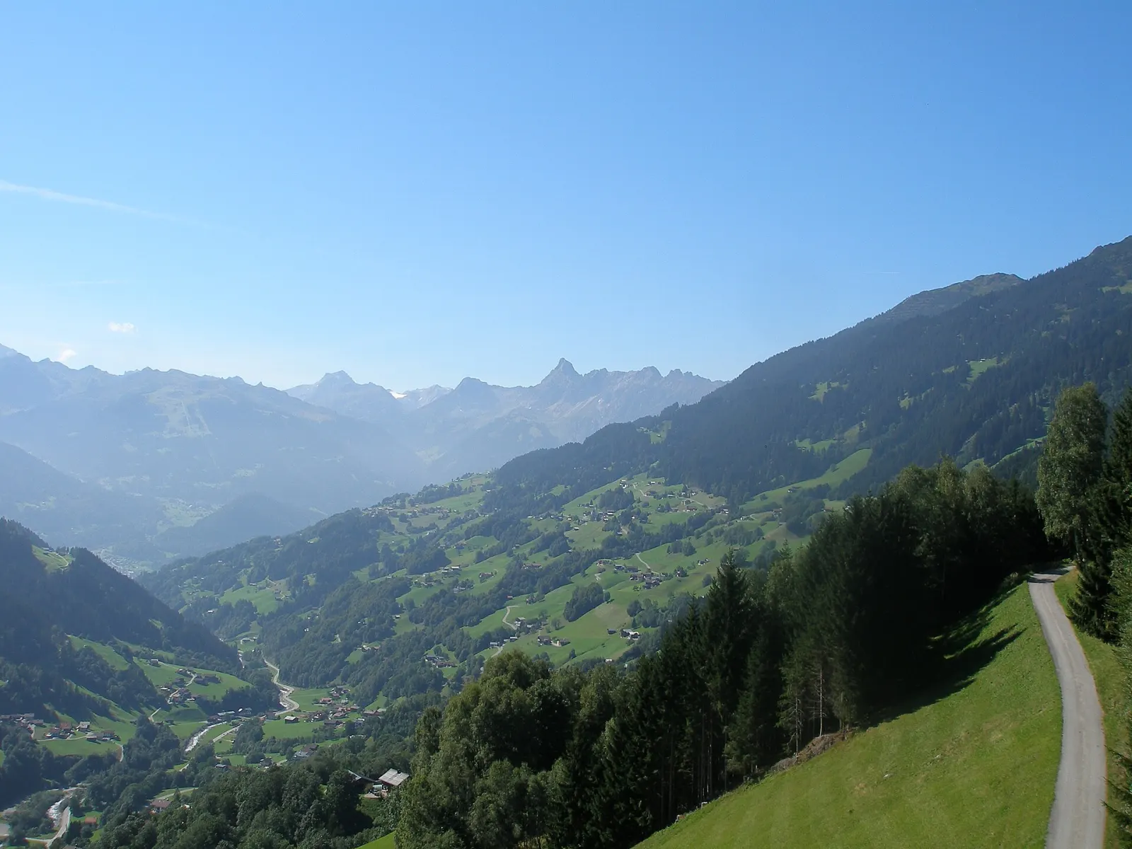 Bergpad hoog boven het Montafon